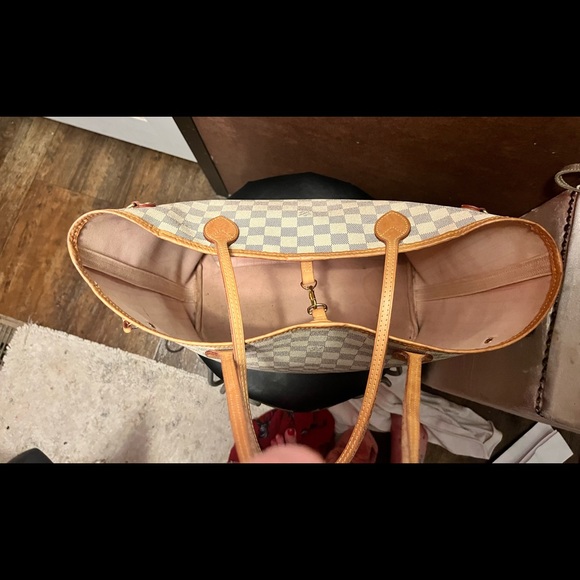LV Damier Azur purchased in March 2021 includes box, dustbag, and receipt! - Picture 5 of 8